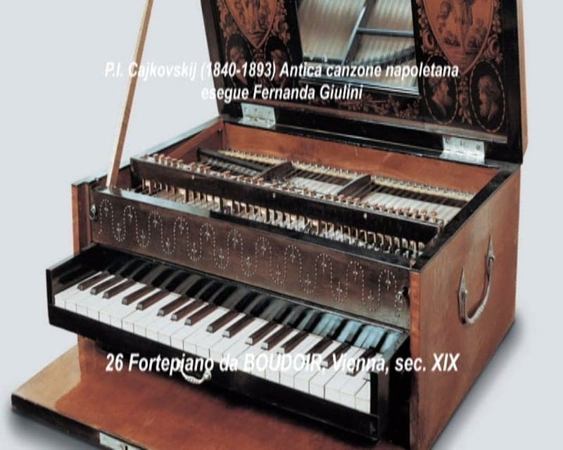 Fortepiano da boudoir (con scatola da cucito), Vienna (?), prima metà del secolo XIX (N. 26 della collezione) Pianoforte a coda Steinway & Sons Modello B, Amburgo, 1990 (N. 38 della collezione)